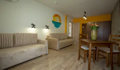 Viktor Bor- �s Vend�gh�z Balatonm�riaf�rd�