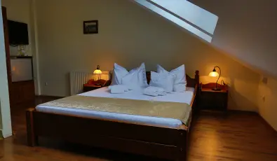 Viktor Bor- �s Vend�gh�z Balatonm�riaf�rd�