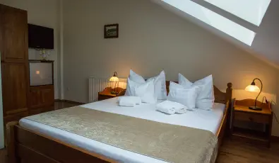 Viktor Bor- �s Vend�gh�z Balatonm�riaf�rd�