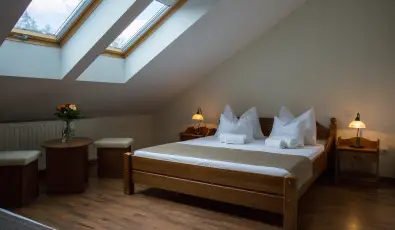 Viktor Bor- �s Vend�gh�z Balatonm�riaf�rd�