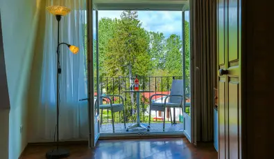 Viktor Bor- �s Vend�gh�z Balatonm�riaf�rd�