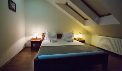 Viktor Bor- �s Vend�gh�z Balatonm�riaf�rd�