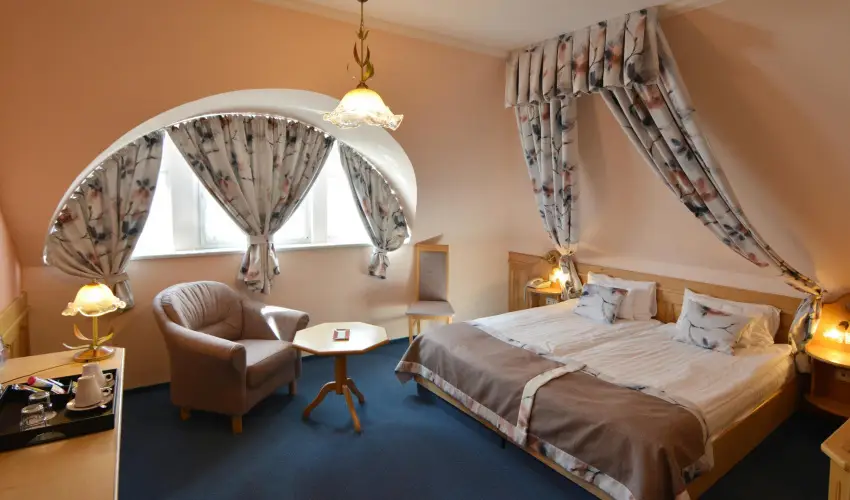 Hotel Villa Classica Ppa - Nyugdjas kedvezmnyes rak reggelis elltssal (1 jtl)