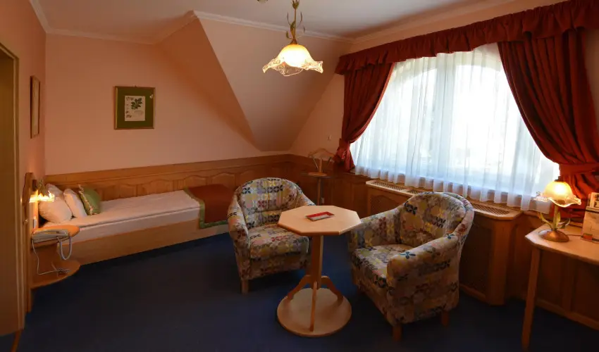 Hotel Villa Classica Ppa - Nyugdjas kedvezmnyes rak reggelis elltssal (1 jtl)