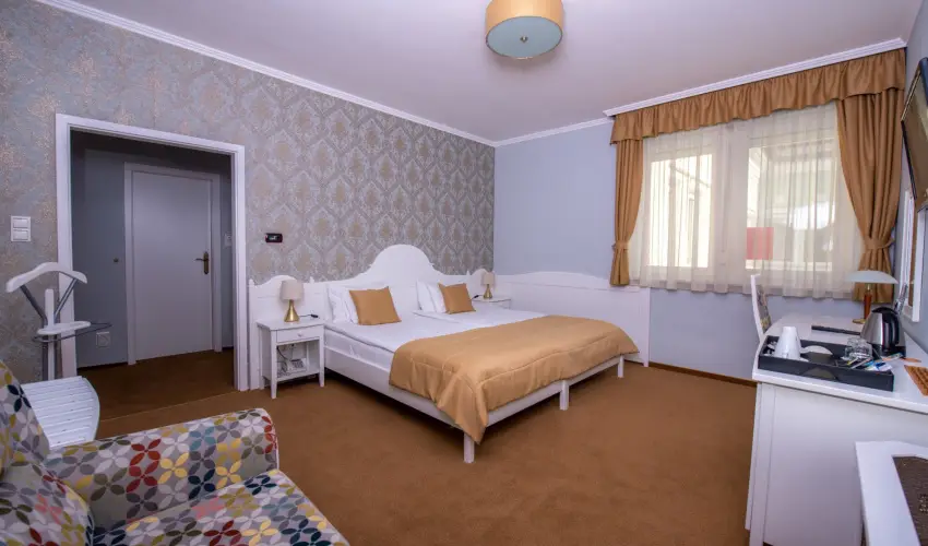 Hotel Villa Classica Ppa - Nyugdjas kedvezmnyes rak reggelis elltssal (1 jtl)