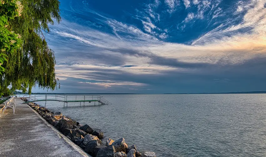 Vil�gos Hotel Balatonvil�gos - El�foglal�si akci� 4 �jt�l