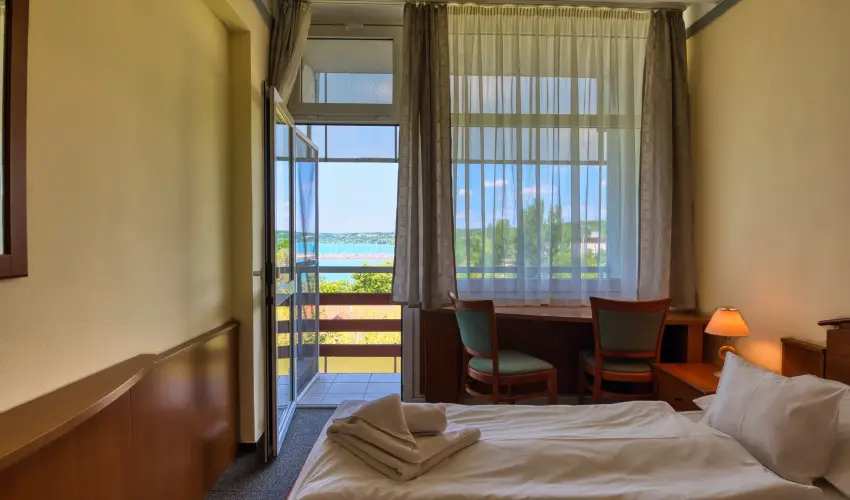 Vil�gos Hotel Balatonvil�gos - El�foglal�si akci� 4 �jt�l