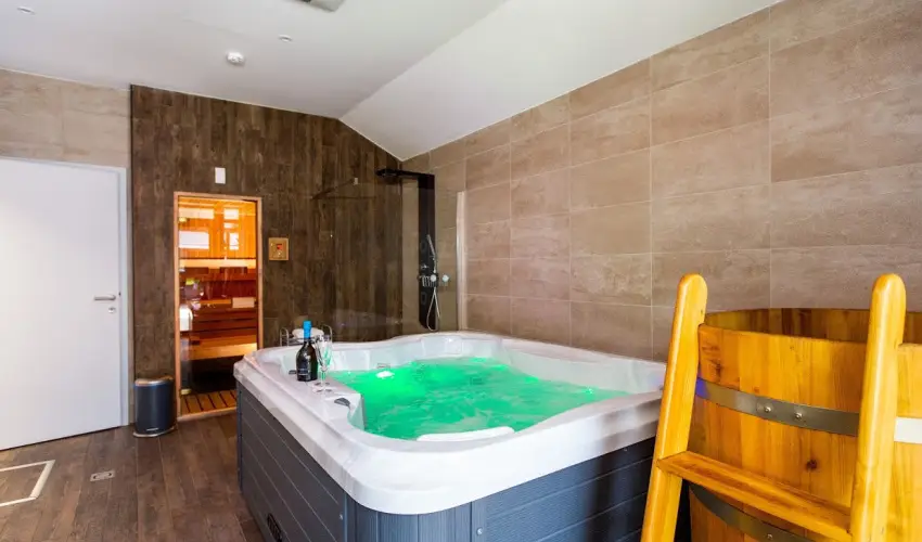 Waterfront Lodge Dunapataj - Nyugdjas kedvezmnyes rak reggelis elltssal (1 jtl)